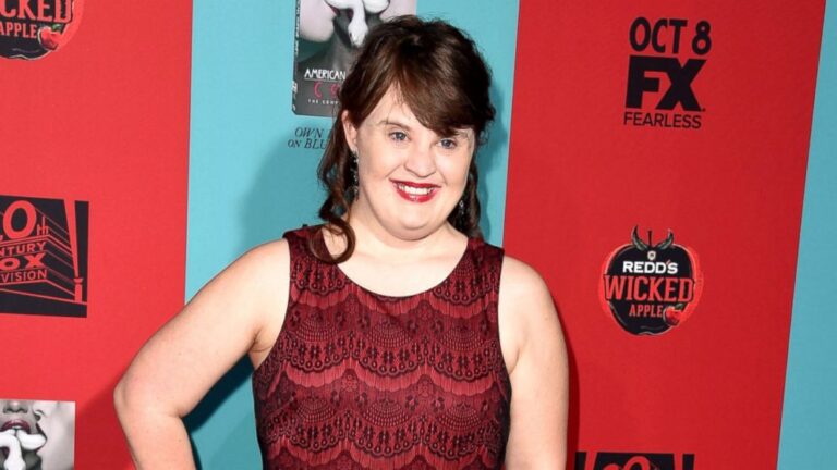 Jamie Brewer 2 New York Fashion Week, donne straordinariamente normali in passerella. Per Carrie Hammer sfilaJamie Brewer, l’attrice con la sindrome di down