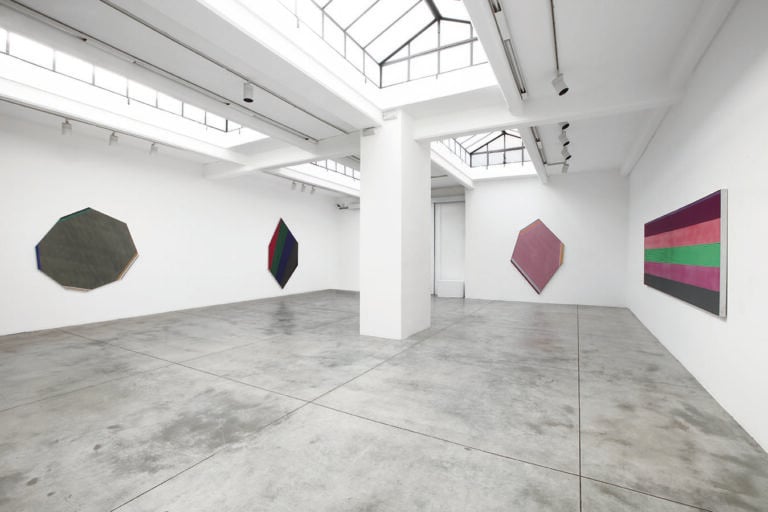 Kenneth Noland - veduta della mostra presso la Cardi Gallery, Milano 2015 - photo Bruno Bani