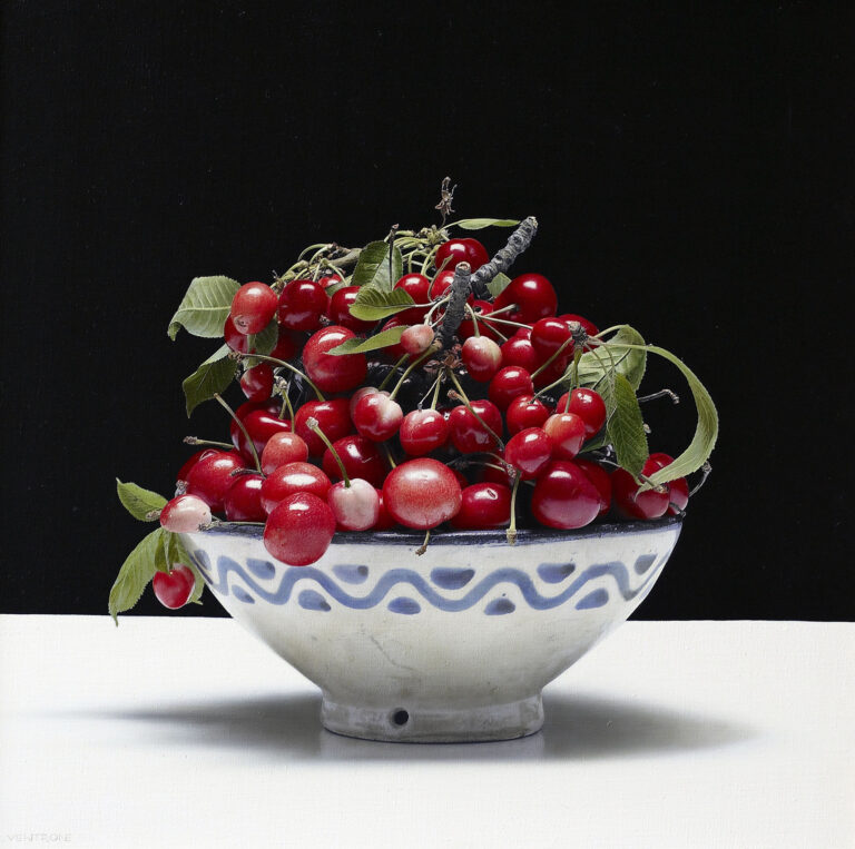 Luciano Ventrone, Ciotola di ceramica con ciliegie, olio su tela, 50 x 50 cm. Collezione privata