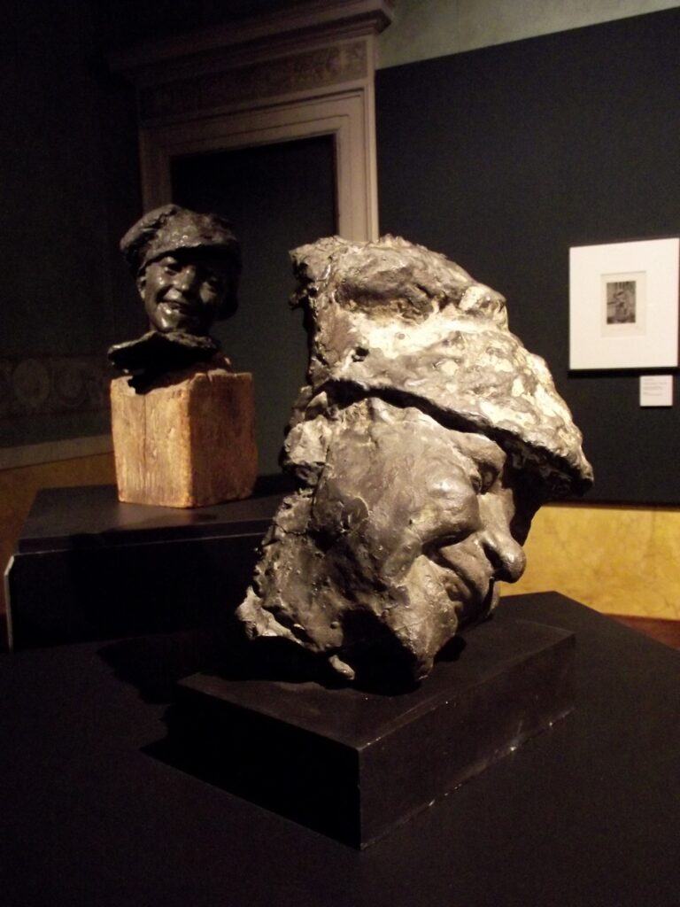 Medardo Rosso GAM Milano 1 Immagini dall'opening della mostra di Medardo Rosso alla Galleria d'Arte Moderna di Milano. Cere, bronzi, e la sorpresa delle fotografie