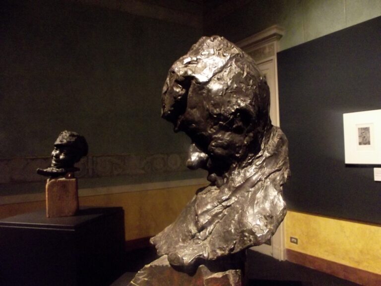 Medardo Rosso GAM Milano 9 Immagini dall'opening della mostra di Medardo Rosso alla Galleria d'Arte Moderna di Milano. Cere, bronzi, e la sorpresa delle fotografie