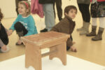 Museo Madre - FamigliaMadre#2 - bambini giocano a terra