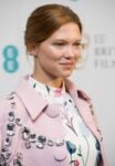 lea seydoux at ee rising star award 2014 nomination photocall in london 1 Berlinale Updates: Lea Seydoux, la quintessenza vivente del cinema. Che lascia il red carpet vuoto e gli organizzatori in brache di tela