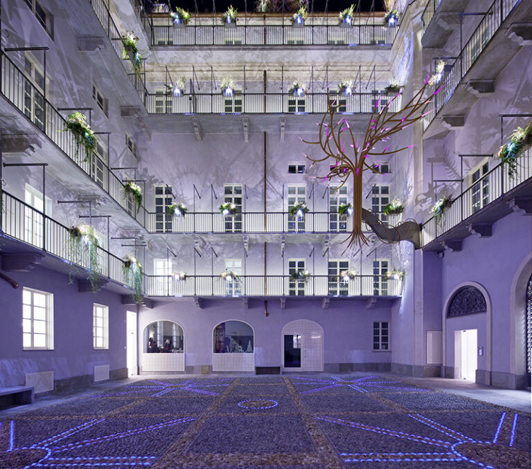 Torino, Number 6: vista del cortile illuminato