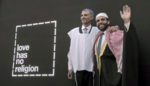 L’amore non ha etichette. Performance ai raggi X, per la campagna contro le discriminazioni