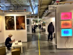 Prime immagini dalla preview di Affordable Art Fair Milano. Tanta gente al Superstudio Più per il debutto di Nina Stricker alla direzione della fiera