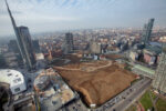 Agnes Denes Wheatfield courtesy Fondazione Riccardo Catella Milano 13 Da New York a Milano: l'opera di land art Wheatfield viene replicata per l'Expo 2015. Immagini della semina del grano nell'area di Porta Nuova