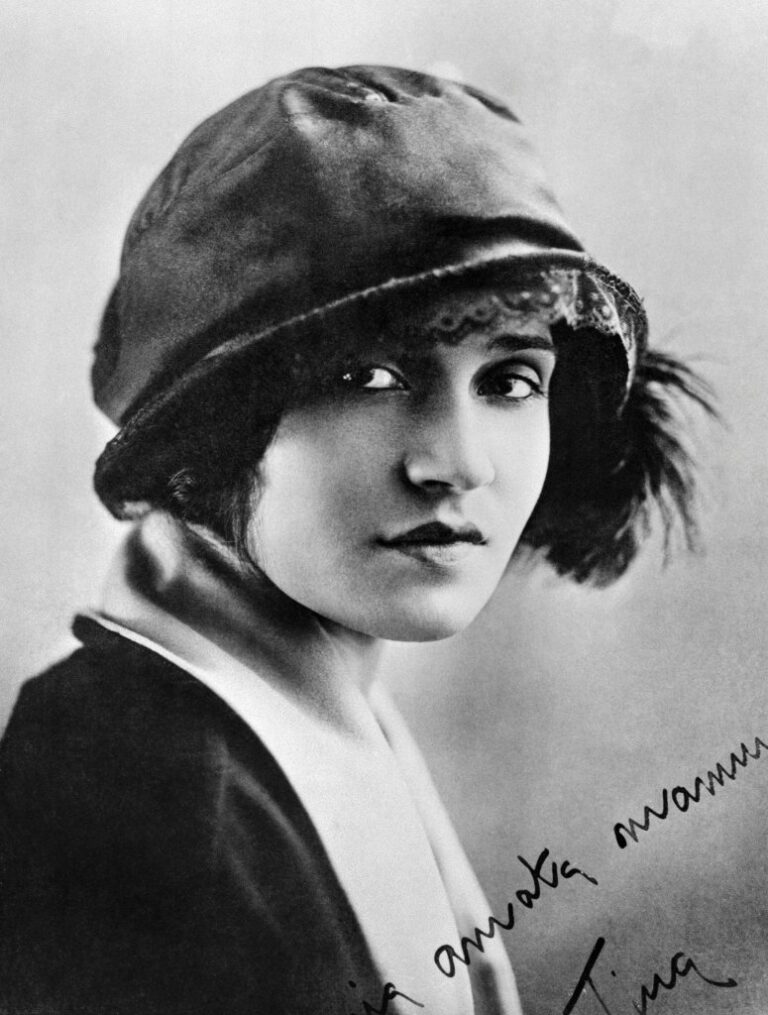 Anonimo, Tina Modotti a San Francisco, 1920 ca.