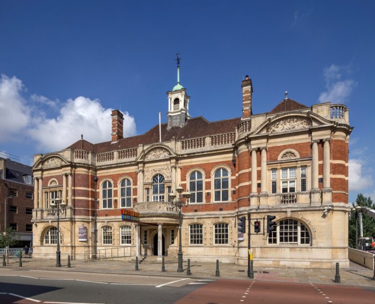 Battersea Arts Centre Il rogo di Londra. Un incendio ha divorato il celebre Battersea Arts Centre. Partita la raccolta fondi per ricostruire questo tempio del teatro sperimentale