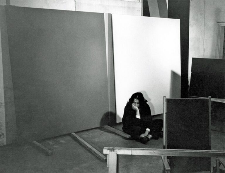 Carmengloria Morales nel suo studio, Roma 1970