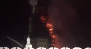 In fiamme a Mosca la torre del Monastero di Novodevichy, simbolo seicentesco della capitale, dichiarato patrimonio dell’umanità Unesco