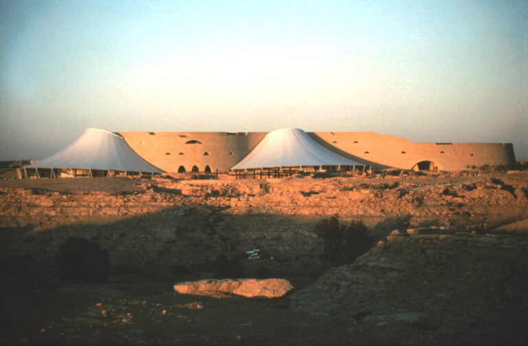 Frei Otto, Club diplomatico a Riyāḍ, Arabia Saudita. Foto: © Atelier Frei Otto Warmbronn