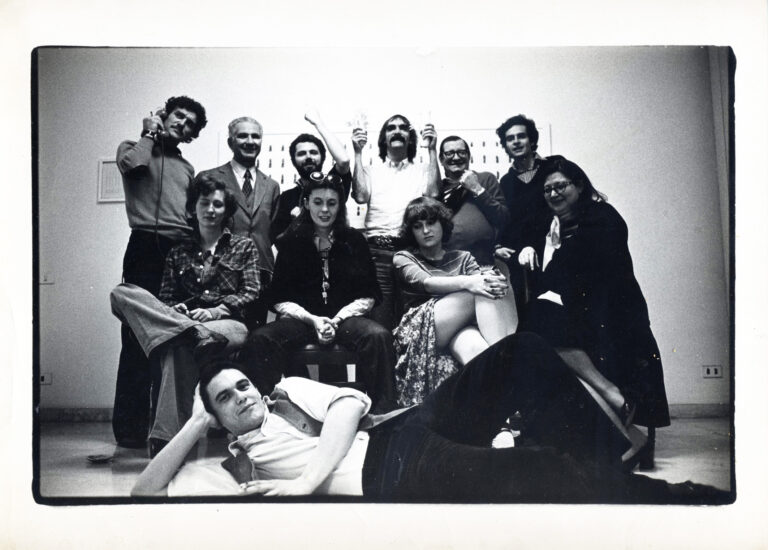Galleria Cenobio - Visualità – Milano, 1975 - Peter Hutchinson, Paolo Consolandi, Rina Majoli e altri amici - photo Sergio Veneziani