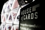 OGE Group (installazione) e Nanà Dalla Porta (illustrazioni), House of Cards, 2015, Milano. Installazione ispirata alla terza stagione della serie televisiva statunitense