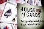 OGE Group (installazione) e Nanà Dalla Porta (illustrazioni), House of Cards, 2015, Milano. Installazione ispirata alla terza stagione della serie televisiva statunitense