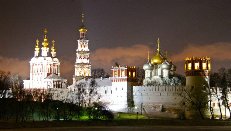 Il Monastero di Novodevichy a Mosca In fiamme a Mosca la torre del Monastero di Novodevichy, simbolo seicentesco della capitale, dichiarato patrimonio dell'umanità Unesco