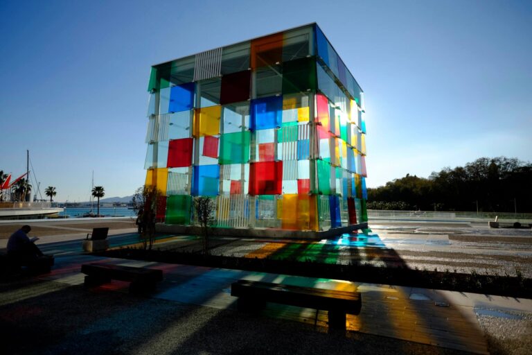 Inaugurazione del Centre Pompidou Málaga foto Pompidou Málaga 6 Immagini del Pompidou pop-up. Il centro parigino inaugura una sede temporanea a Malaga: e prepara le trattative per lanciare nuove filiali in Asia o nel sud America