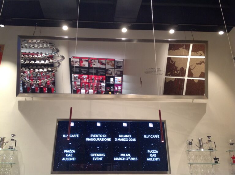 Inaugurazione illy caffè Milano 04 Illy si allea con Lia Rumma per il suo primo caffè flagship store a Milano. Immagini dall'opening in Piazza Gae Aulenti, fra Salgado e Kentridge