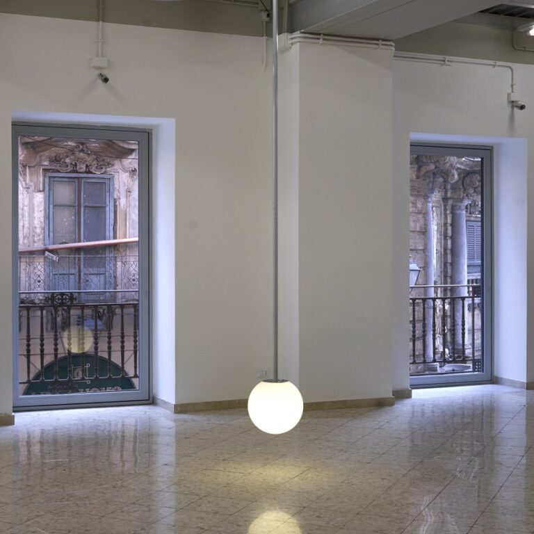 Liliana Moro, Capovolto, 2015 - Galleria Francesco Pantaleone, Palermo. Ph. G. D'Aguanno