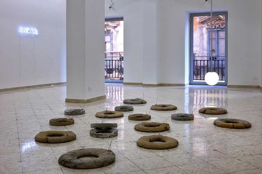 Liliana Moro - àncóra - veduta della mostra presso la Francesco Pantaleone Arte Contemporanea, Palermo 2015 - photo G. D'Aguanno
