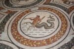 Mosaici romani nel Museo del Bardo a Tunisi Turisti italiani in ostaggio nel Museo del Bardo a Tunisi. Ecco quali sono i contenuti artistici dello straordinario museo tunisino