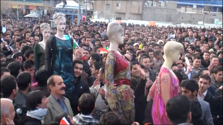 Rozhgar Mustafa, Plastic Women, 2011 - still da video