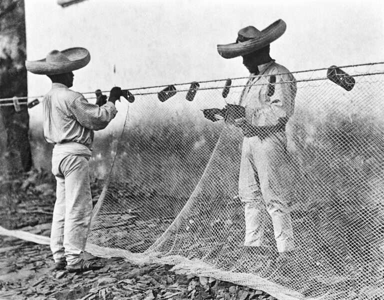 Tina Modotti, Uomini che aggiustano le reti, Messico