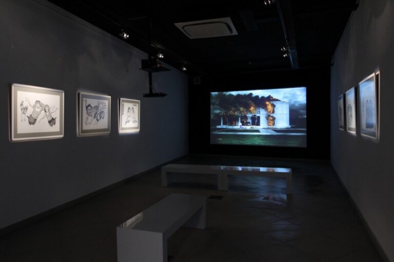 Un interno dello Yarat Contemporary Art Centre Azerbaigian contemporaneo. Grande mostra di Shirin Neshat per il debutto a Baku del nuovissimo Yarat Contemporary Art Centre: ecco le immagini