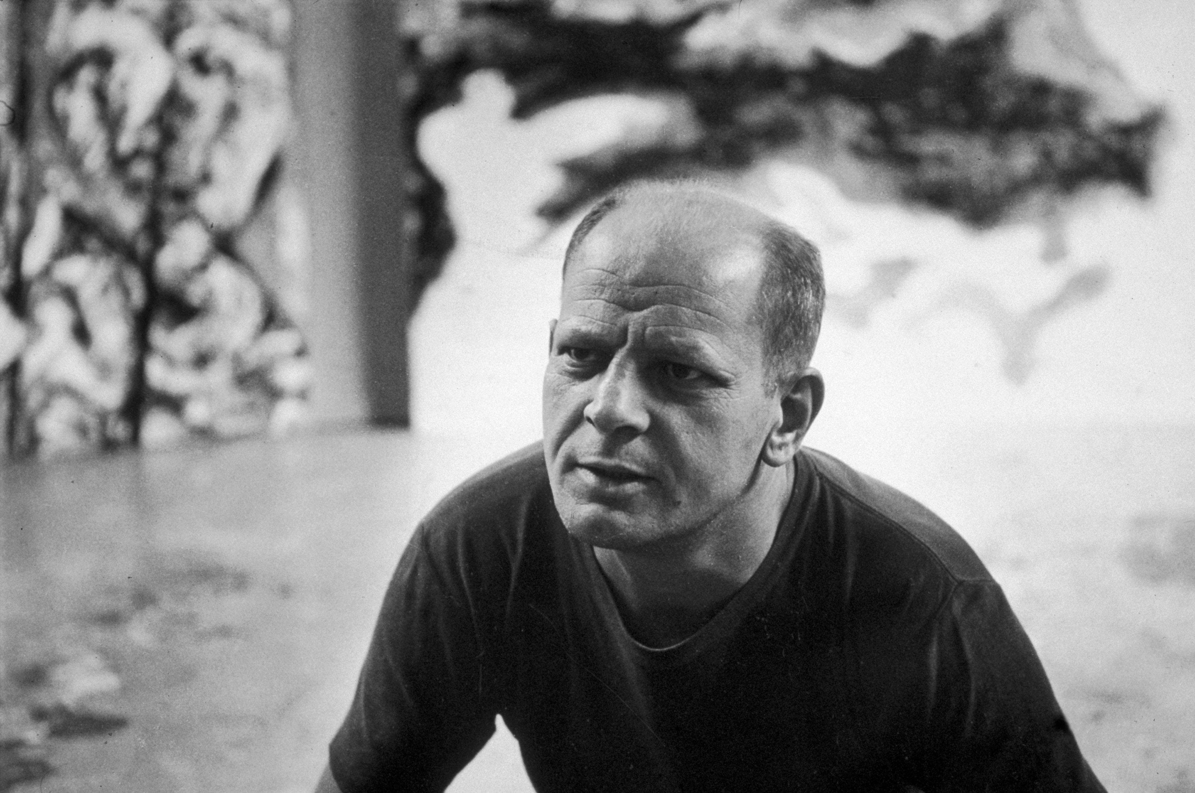 Jackson Pollock nel suo studio, East Hampton, New York, agosto 1953