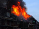 il Battersea Arts Centre in fiamme 2 Il rogo di Londra. Un incendio ha divorato il celebre Battersea Arts Centre. Partita la raccolta fondi per ricostruire questo tempio del teatro sperimentale