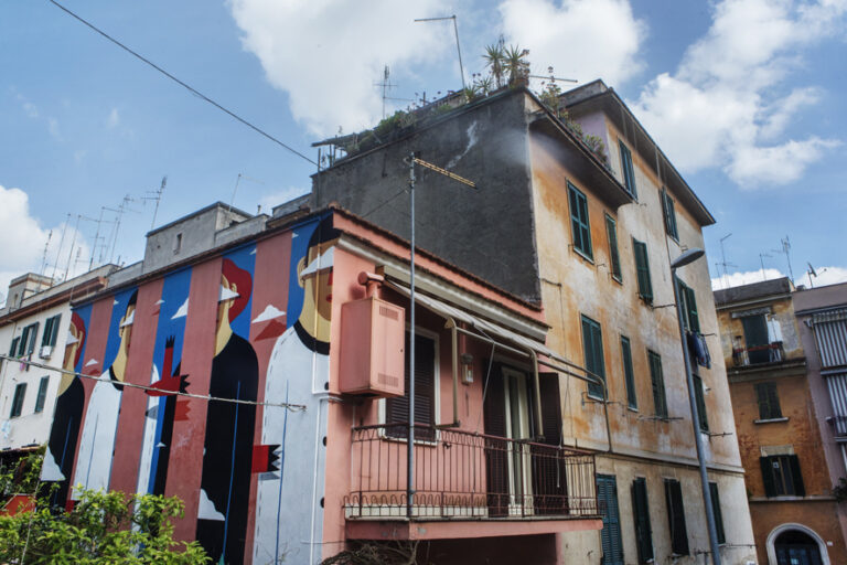 wunderkammern AgostinoIacurci murales2 giorgiocoencagli 021 small Iacurci e 2501 a Torpignattara, ultime firme per il progetto Light up Torpigna! Due nuovi murales appena sfornati a Roma. Le prime foto