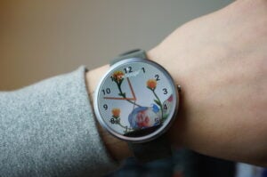 Quando l’orologio è intelligente. E creativo. Gli smartwatch Android si collegano a Google Art Project: opere di street art come sfondi da polso