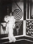Anton Giulio Bragaglia, Thais, 1917. L'attrice Thais Galitzk su fondale decorato da Prampolini, lungometraggio, 1917, Galleria Civica di Modena