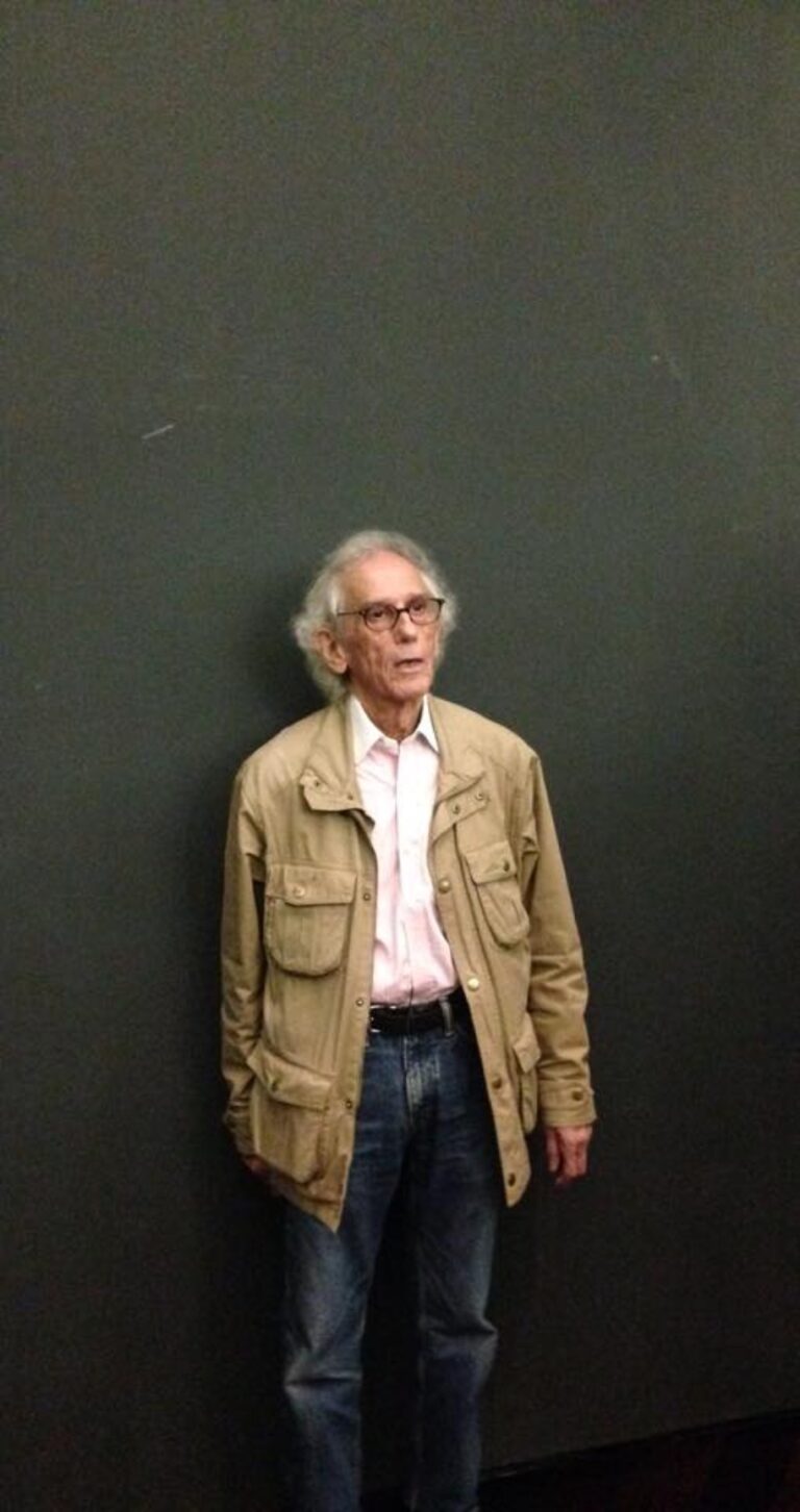 Christo presentazione di The Floating Piers Maxxi Roma 4 Christo si è fermato in Colorado. Da oltre vent’anni lo stato gli impedisce di realizzare il suo progetto, con tanto di insulti e richieste di denaro: ma la causa va avanti