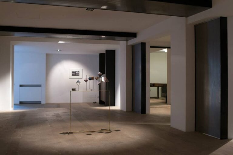 Distances - veduta della mostra presso Lato, Prato 2015 - photo Edouard Escougnou