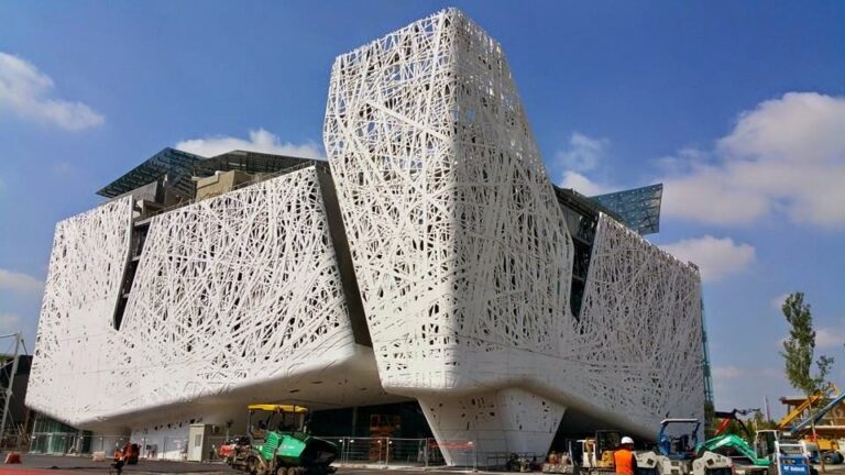 Expo Padiglione Italia1 Sorpresa, il Padiglione Italia di Expo 2015 recupera il ritardo in extremis. Ultime prove tecniche anche per l'Albero della vita, prima della grande apertura di venerdì...