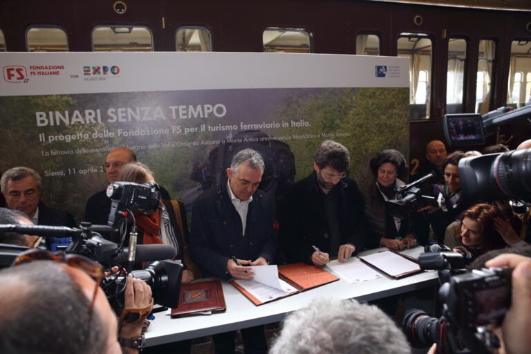 Firma dellaccordo tra MIBACT e regione Toscana foto Matteo Nardone Il Ministro Dario Franceschini presenta in Val d'Orcia il progetto Itinerari. Treni vintage per un turismo di qualità