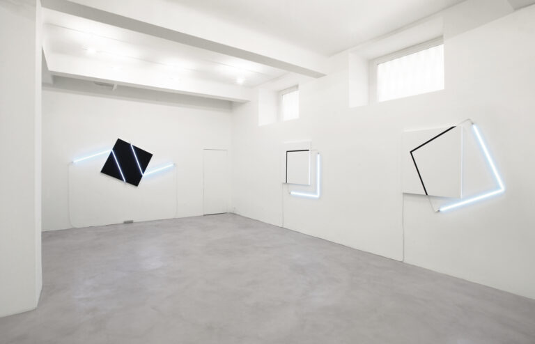 François Morellet - One more time - veduta della mostra presso A arte Invernizzi, Milano 2015 - photo Bruno Bani, Milano