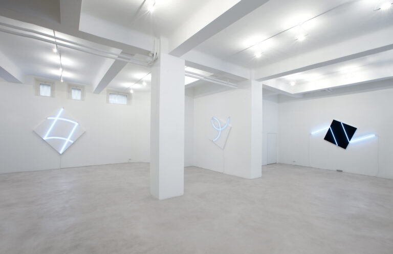 François Morellet - One more time - veduta della mostra presso A arte Invernizzi, Milano 2015 - photo Bruno Bani, Milano