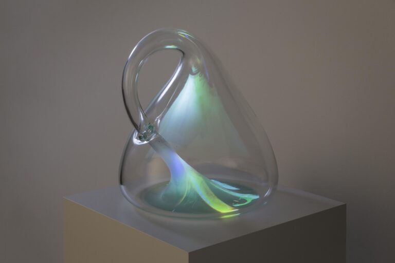 Gary Hill, Klein Bottle, 2014