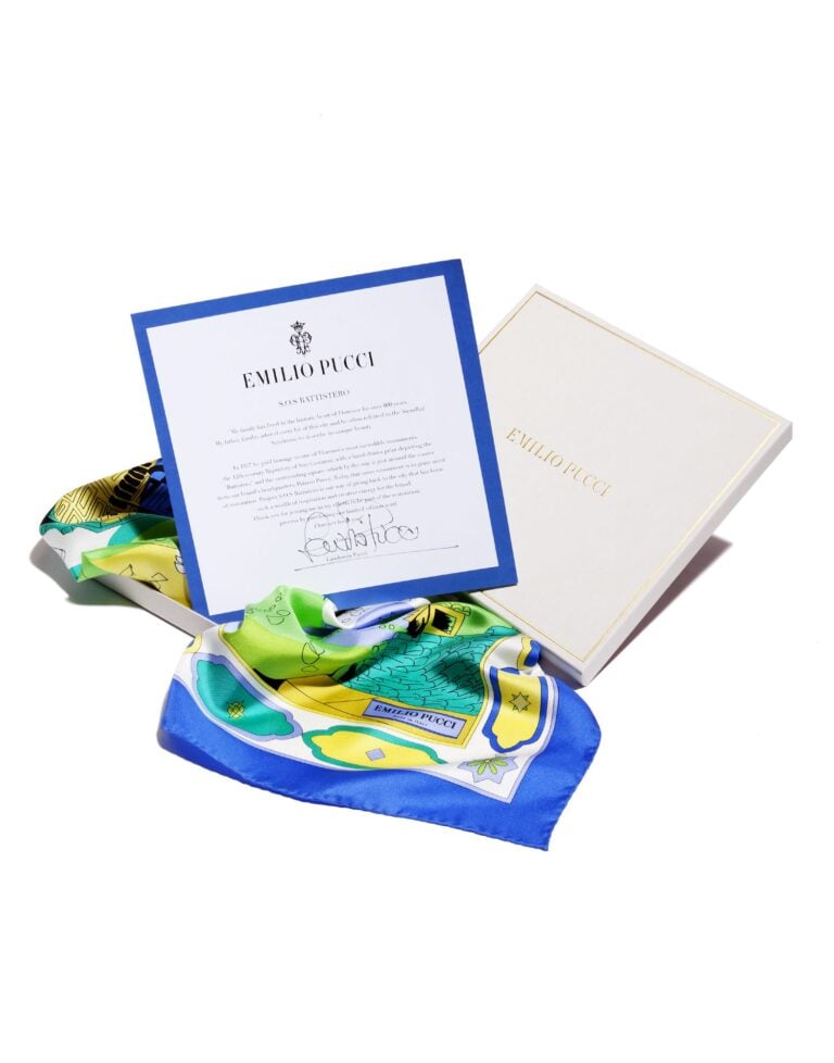 Il foulard Pucci battistero SOS Battistero di Firenze. Un'edizione limitata del mitico foulard di Pucci, per sostenere il restauro del Bel San Giovanni