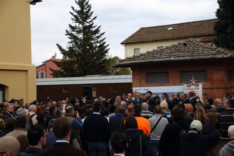 Il lunch con i prodotti tipici a Montalcino foto Matteo Nardone Il Ministro Dario Franceschini presenta in Val d'Orcia il progetto Itinerari. Treni vintage per un turismo di qualità