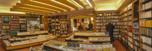 Riapre nel cuore della Roma politica la libreria Arion Montecitorio, con una nuova vocazione artistica: ecco le immagini