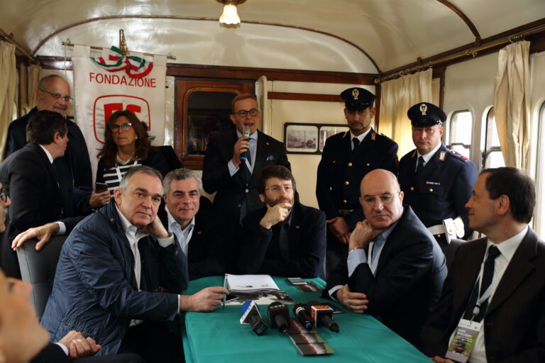 La conferenza stampa itinerante foto Matteo Nardone Il Ministro Dario Franceschini presenta in Val d'Orcia il progetto Itinerari. Treni vintage per un turismo di qualità