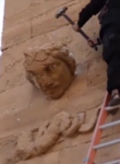 Laggressione dellIsis al sito iracheno di Hatra still da video Picconate e colpi di Kalashnikov contro statue e fregi. Immagini e video dell'aggressione dell'Isis al sito iracheno di Hatra