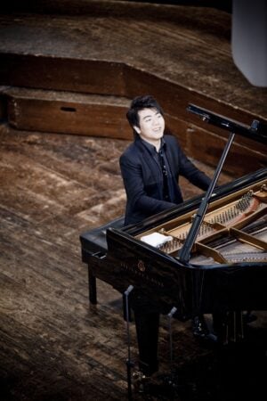 Sky Arte Updates: doppio appuntamento con il virtuoso del pianoforte Lang Lang. In tv da Berlino, dal vivo a Milano come Ambassador di Expo 2015