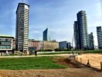 Lintervento di land art di Agnes Denes a Porta Nuova Milano Updates: un campo di grano tra i grattacieli del centro. Ecco in anteprima le immagini del grande intervento di land art di Agnes Denes a Porta Nuova