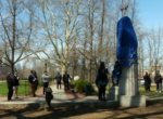 Lopera coperta dalla polizia Censurato Edward Snowden, il paladino della libertà contemporanea. A New York rimosso il busto dell’informatore del Datagate, installato da tre anonimi artisti in Fort Greene Park