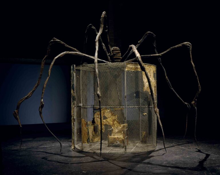 Louise Bourgeois, Spider 3125 bordeaux - photo Maximilian Geuter