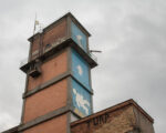 MAAM - La torre di Metropoliz. Sulla facciata Hogre e il suo omino che va sulla Luna - photo Giuliano Ottaviani
